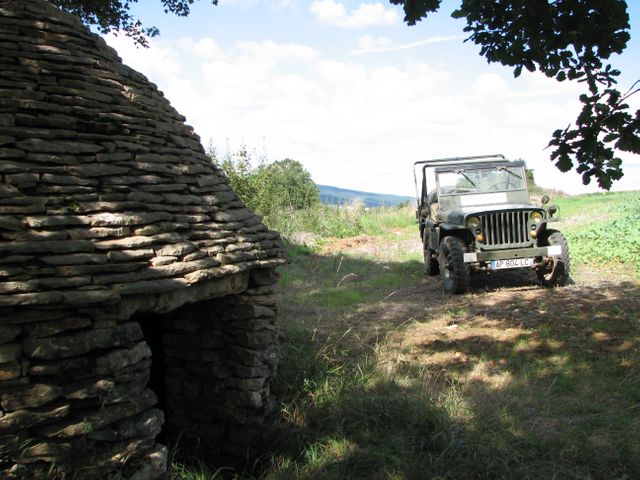 Rive droite, une CADOLE parmi les nombreuses  entretenues ou refaites par des bénévoles fiers de leur patrimoine.